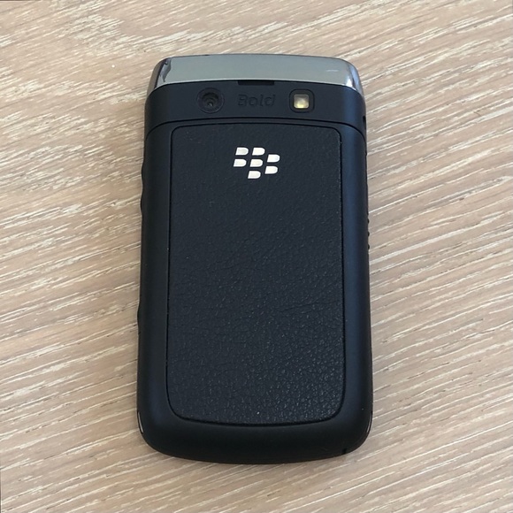 BlackBerry Bold 9700 Smartphone with Battery Charger Headset USB Cable - Picture 5 of 14